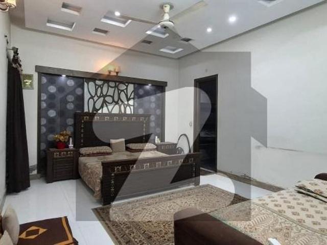 10 Marla Used House for Sale Johar Town, Lahore Location: Near Allah Hoo Chowk Johar Town