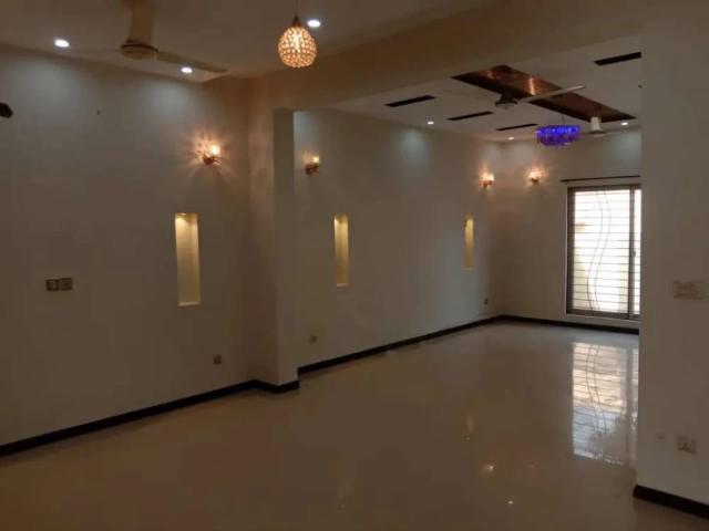 10 Marla Used House sector c Investor Price Bahria Town LAHORE Bahria Town ID 60398