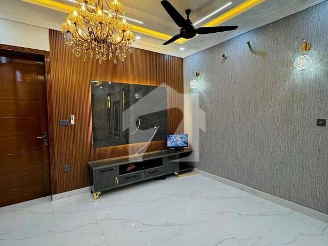 10 Marla Upper Portion Available For Rent In Park View City Lahore