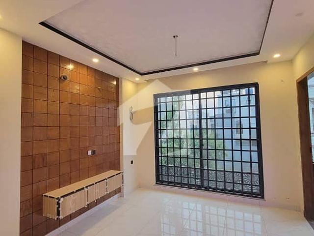 10 Marla Upper Portion Available For Rent In Park View City Lahore