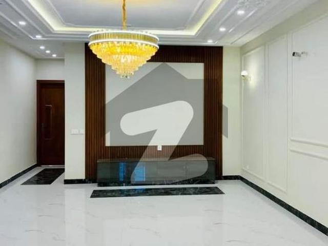 10 Marla Upper Portion Available For Rent Near Park Musjid Or Commercial Bahria Town Phase 8
