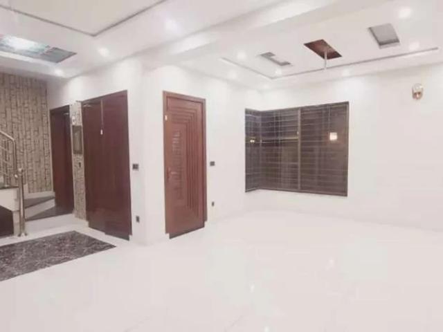 10 Marla upper portion for rent good location Lahore Bahria Town ID 44464