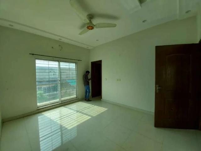 10 Marla upper portion for rent in state life housing society Lahore State Life Housing Society ID 34894