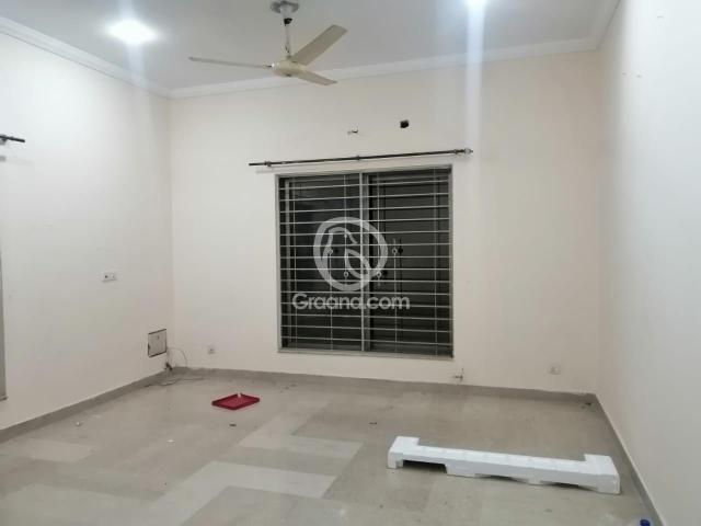 10 Marla Upper portion for Rent