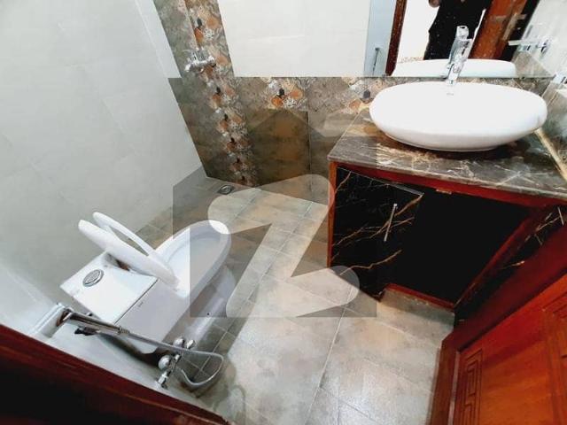 10 Marla Upper Portion Hot Location Like New For Rent