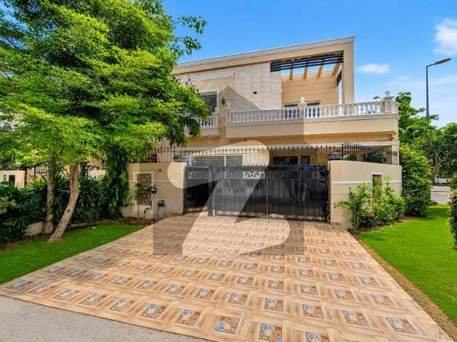 10 Marla Well Maintained Bungalow Available For Rent Near Big Park And Market Top Location