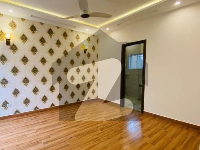 10 Marla Well Maintained Bungalow Available For Rent Near Big Park And Market Top Location DHA Phase 6