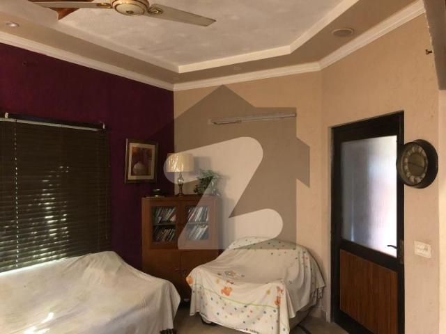 10 marla well maintained double unit house facing park wapda town phase 1
