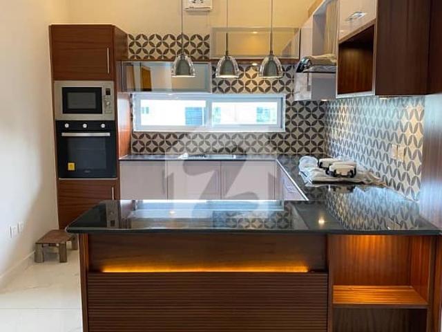 10 Marla Well Maintained House Available For Sale Just 1 Mnt Drive From The Main Gate!