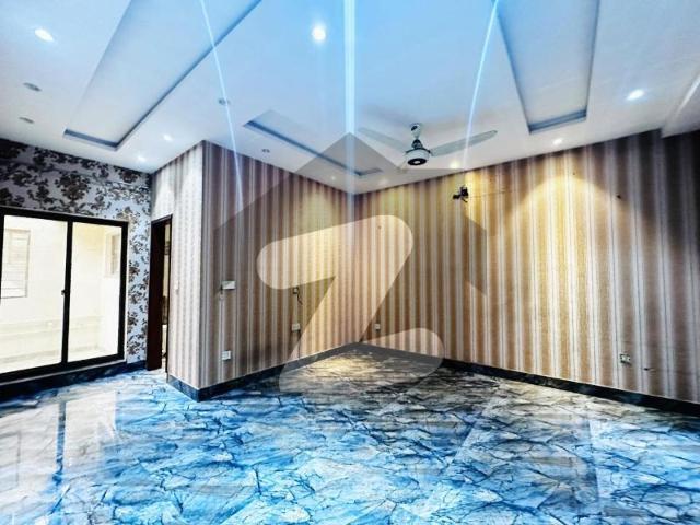 10 marla well maintained house is up for sale in Paragon City