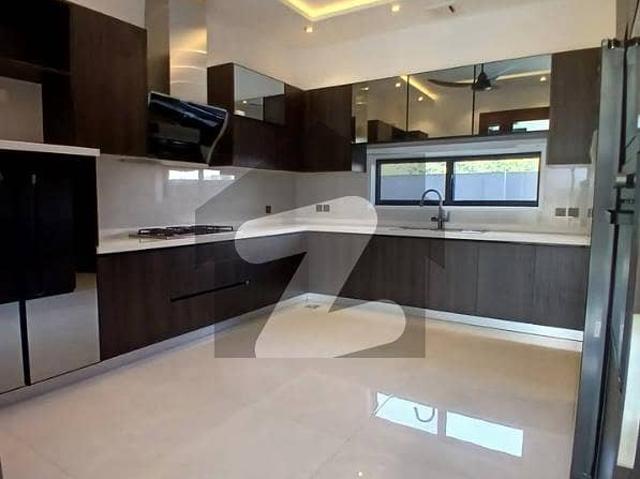 10 Marla Almost Brand New Luxury Upper Portion With Gas Available For Rent In Bahria Town Lahore