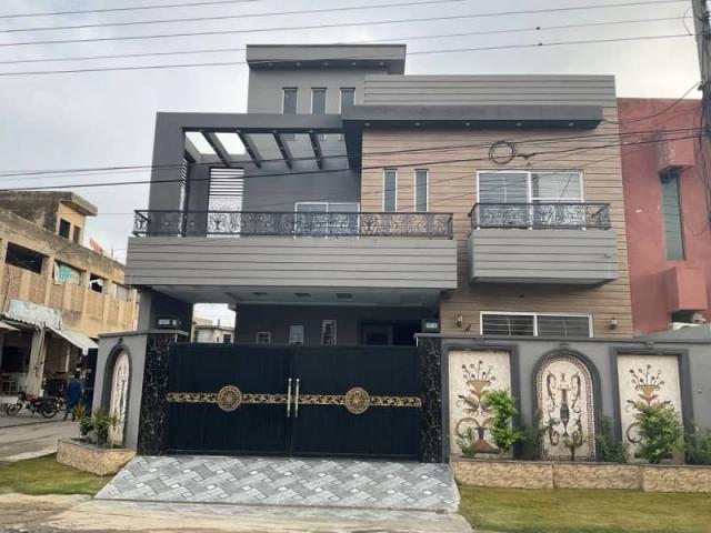 10 Marla Beautiful Corner House On Hottest Location Of Lahore Wapda Town ID 93309