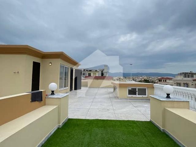 10 Marla Beautiful Brand New House Available For Sale 2 Unit House With Separate Entrance!