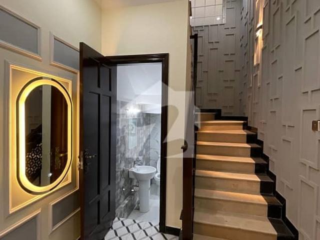 10 Marla Beautiful Design House Available For Sale