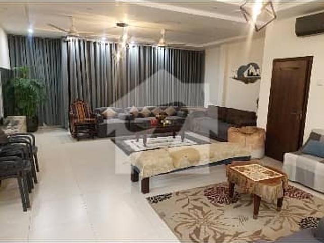 10 marla beautiful furnished house prime location, near to park gated community