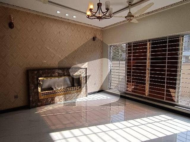 10 Marla Beautiful House Available For Rent Near All Facilities