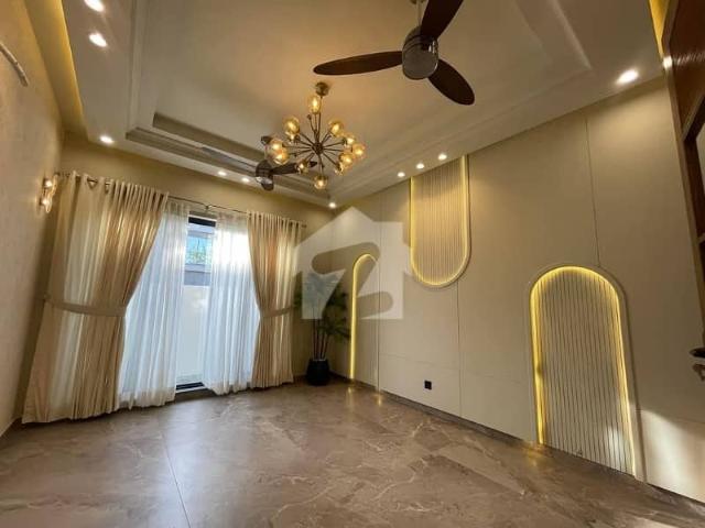 10 Marla Beautiful House Available For Sale