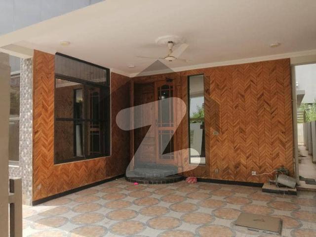 10 Marla Beautiful House for Rent
