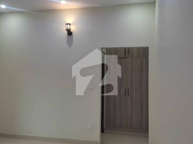10 Marla Beautiful House For Rent