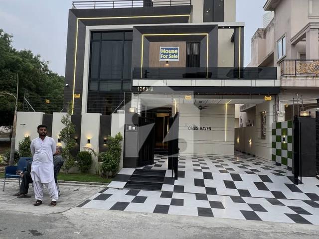 10 Marla Beautiful House For Sale In Central Park Housing Society Lahore