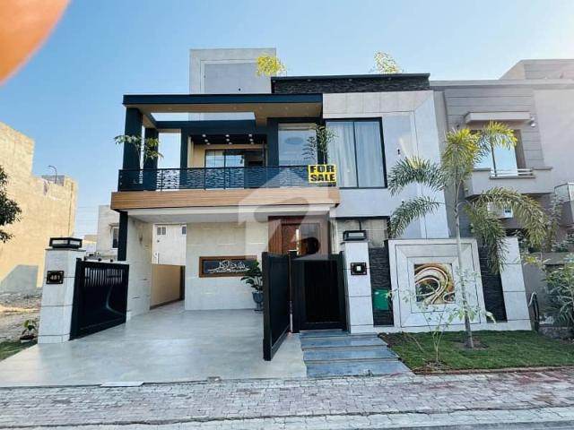 10 marla beautiful house for sale in gulbahar block sector c bahria town lahore