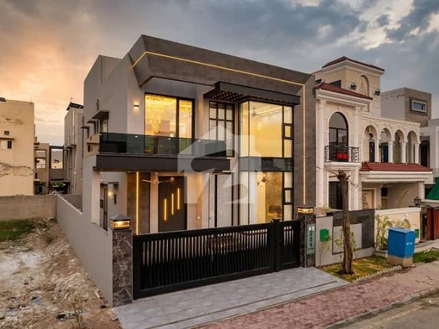 10 Marla Beautiful House For Sale In DHA Phase 4