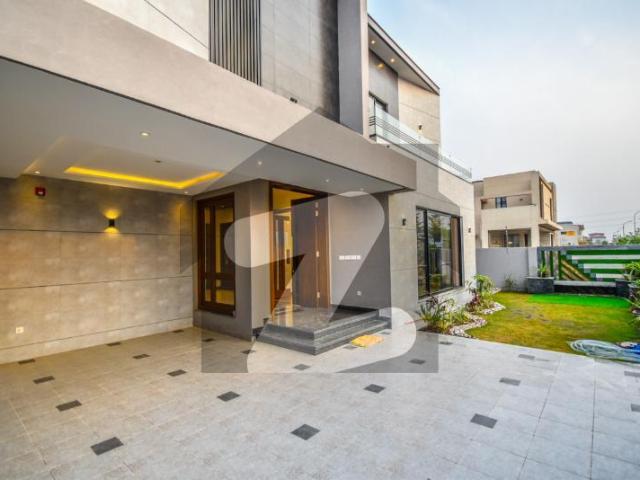 10 marla beautiful house for sale in hot location dha phase 8
