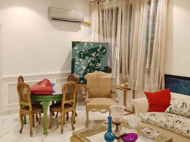 10 Marla Beautiful House For Sale in Main Cantt