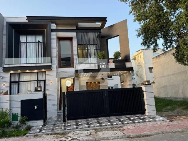 10 marla beautiful house for sale in rafi block sector e bahria town lahore