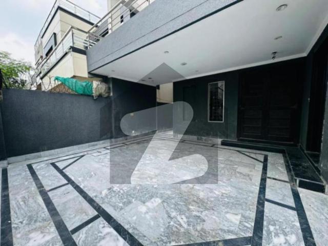 10 Marla Beautiful Owner Built House For Sale Paragon City Executive Block