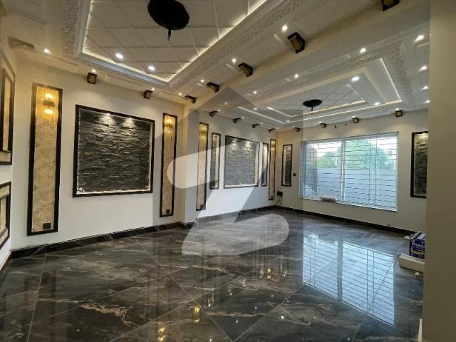 10 marla beautiful luxury park facing house for sale in buch vilas multan Buch Villas Phase 2 Ali Block