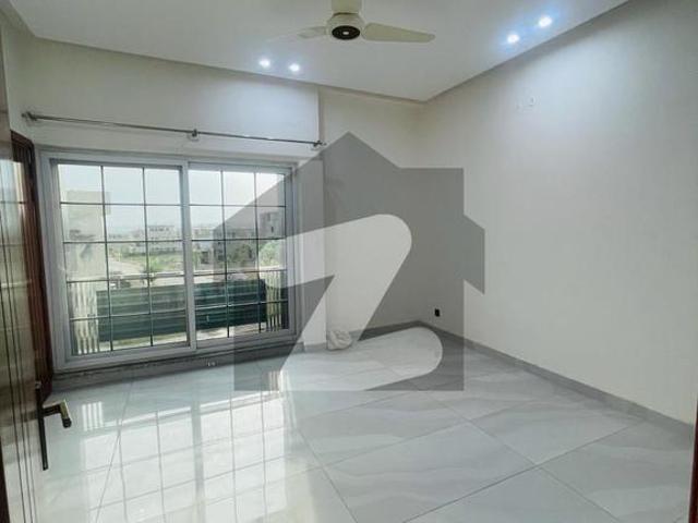 10 Marla Beautiful Luxurious Back Open For sale Bahria Town Phase 8 Block I
