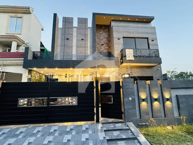10 Marla Beautiful Modern House For Sale In Central Park Lahore