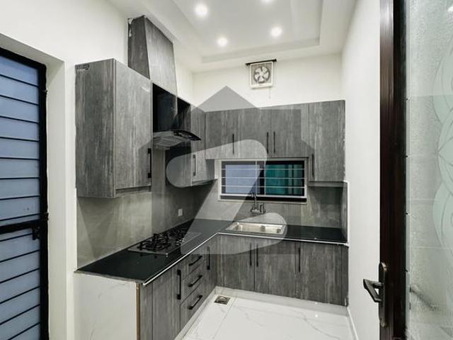 10 Marla Beautiful Modern House For Sale In Central Park Lahore Central Park Housing Scheme