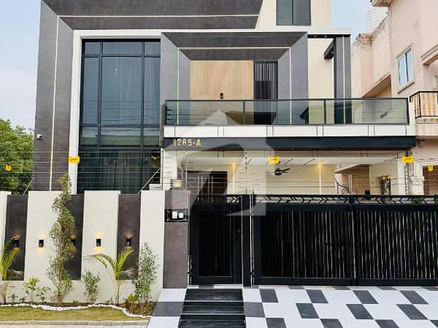 10 Marla Beautiful Ultra Modern House For Sale