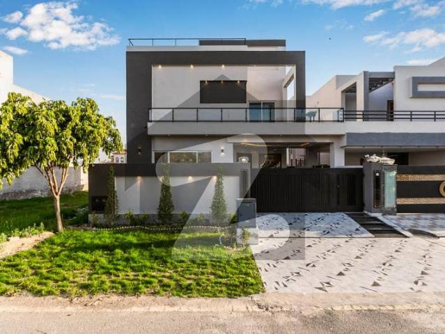 10 marla beautifull modeern design bunglow for sale at top location in phase 7 y block