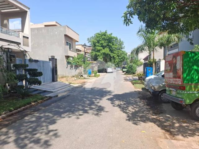10 Marla Best Location Ideal For Builders Near Park Mosque Market Plot For Sale