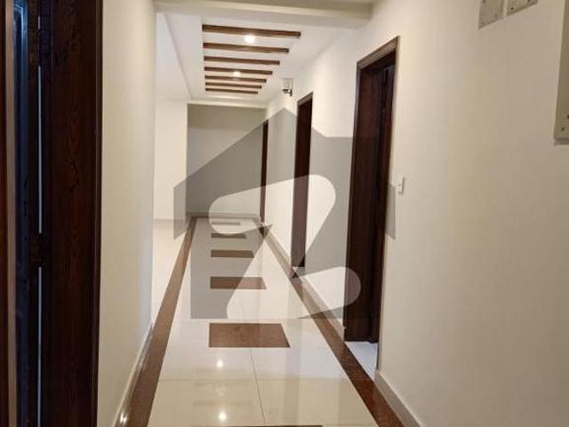 10 marla brand new 3 bed flat available for rent in askari 11
