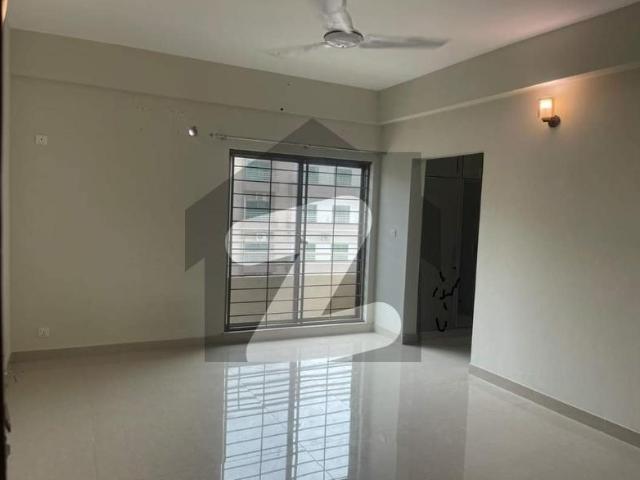 10 marla brand new 3 bed flat available for rent in askari 11