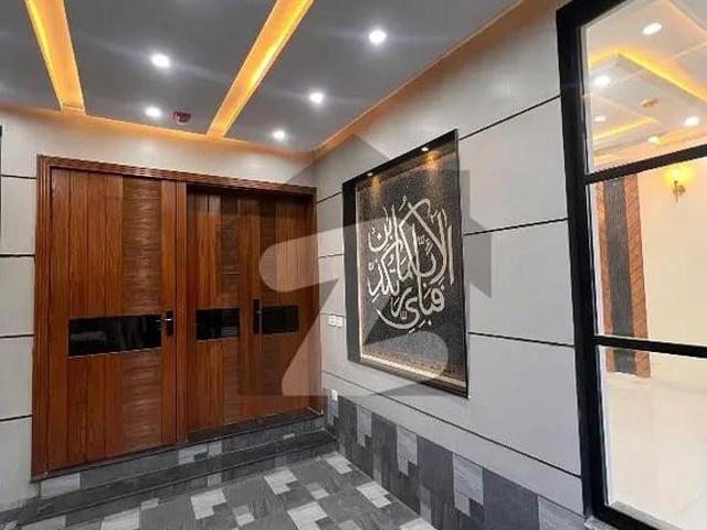 10 marla brand new 6 month used house for sale in uet housing society