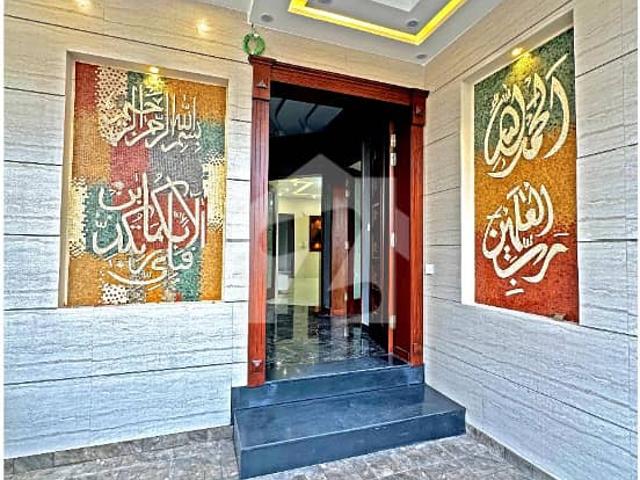 10 marla brand new corner desigh house in lake city near to ring road