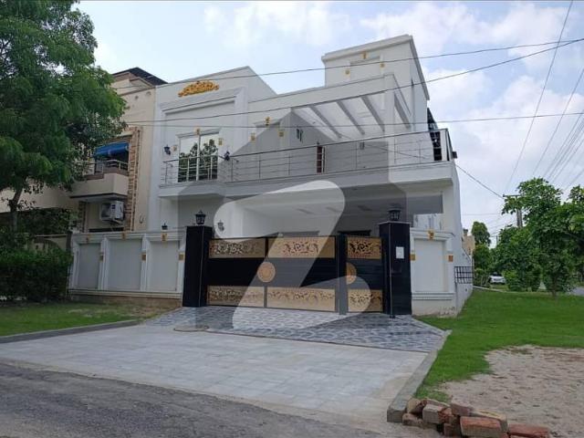 10 Marla Brand New Corner+ 65 feet Luxury Spanish Super Hot Location All Original Picture attached With Direct Owner Available For Sale in Valencia Housing Society