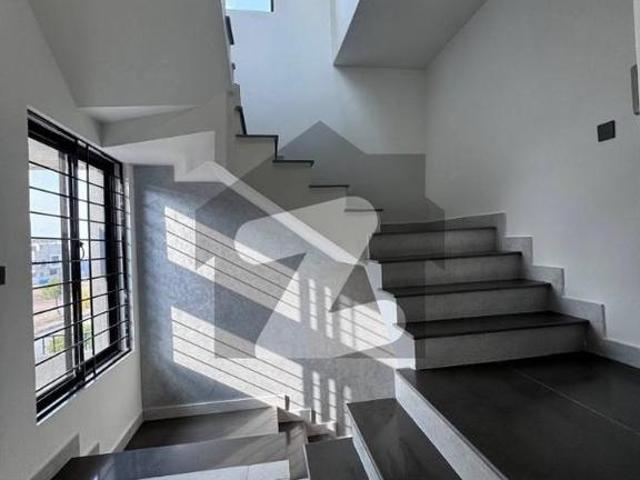 10 Marla Brand New Designer House for Sale. Bahria Town Phase 8 Block I