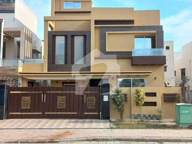 10 Marla Brand New Fast Entry House Available For Sale Bahria Town Lahore Very Responsible Price Investor Rate