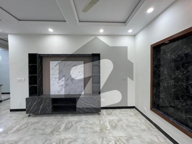 10 Marla Brand New Full House Available For Rent G 14/4