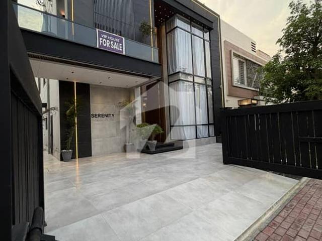 10 Marla Brand new furnished house available for sale