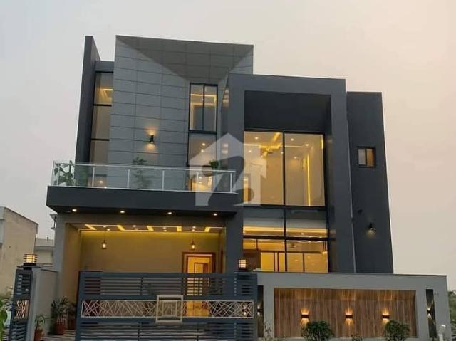 10 Marla Brand New House Available For Rent Near Park Musjid Or Commercial