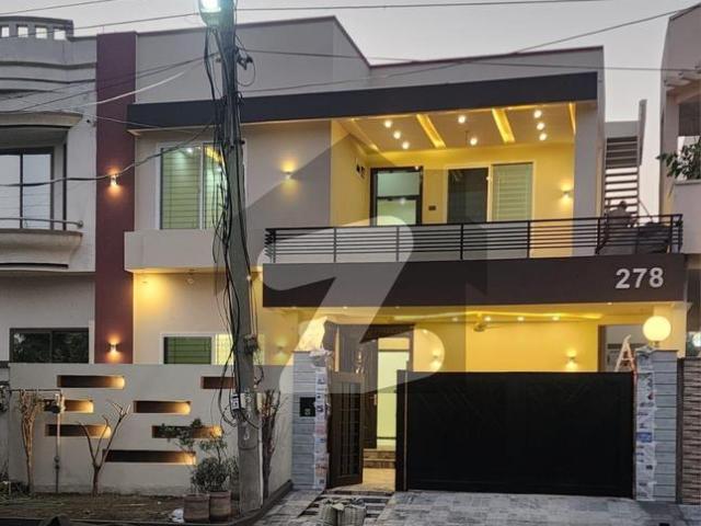 10 Marla Brand New House Available For Rent DC Colony