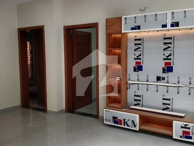 10 Marla Brand New House Available For Rent