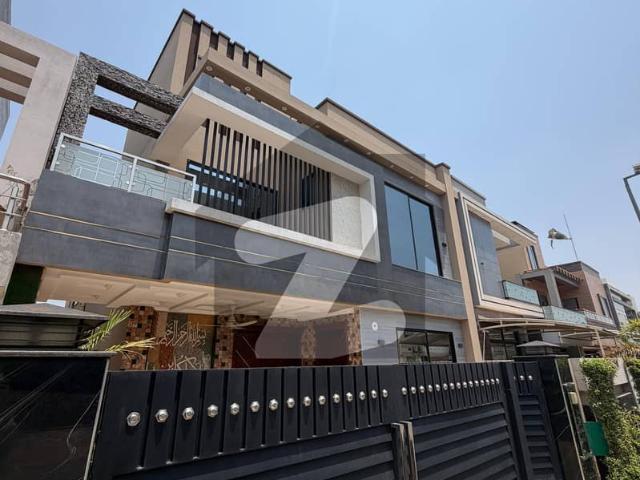 10 Marla Brand New House Available For Rent